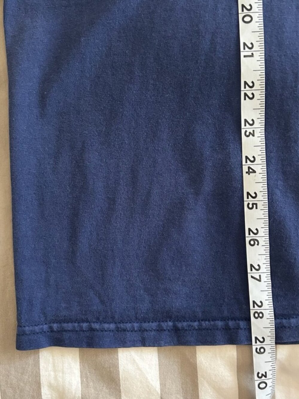 Nike 90s Vintage Orange Swoosh Logo Tee in Navy Blue 100% Cotton Size Large - Picture 5 of 5